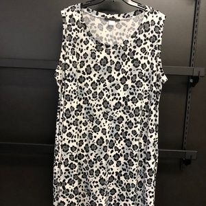 Juniors 2X swing dress with hidden side pockets